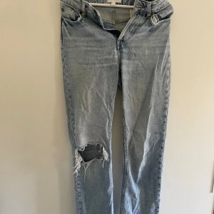 Jeans  - Ljusblå jeans med hål 