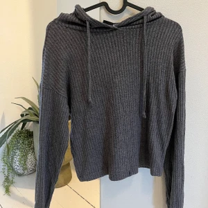 Skön huvtröja - Jätte skön tröja från Gina tricot❤️Storlek XXS men passar mig som har XS🥰Aldrig använd!