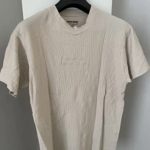 Jack & Jones t-shirt  - Använd endast en gång.