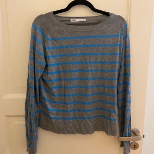 Fin tunn randig tröja! - Endast testad! Fin till ett par jeans