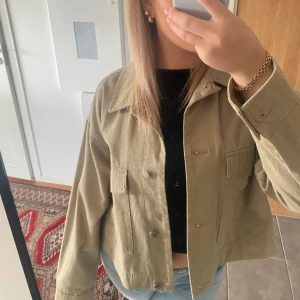 Vårjacka  - Kort grön vårjacka