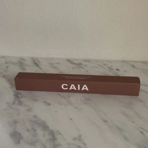 Caia highlighter borste (F09) - Säljer en oöppnad Caia borste i F09. Vilket är en highlighter bortse 