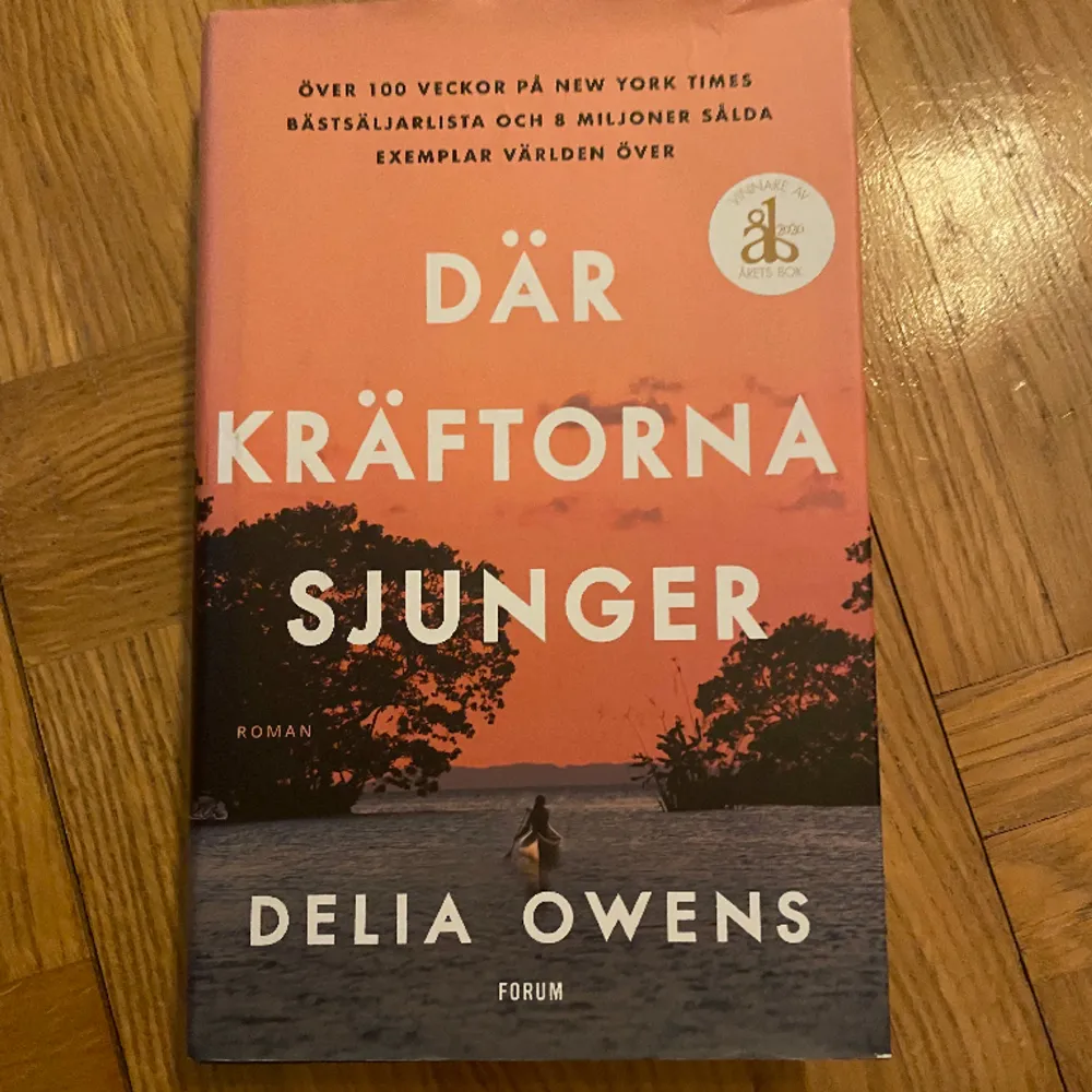 Där kräftorna sjunger Delia Owens inbunden bok i använt men fint skick.. Böcker.