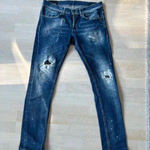 Dondup jeans - Säljer dessa as fräcka dondup jeans i nyskick! Storlek: 31! Modellen heter George & jeansen är köpta på United Fashion! Nypris: 4200kr