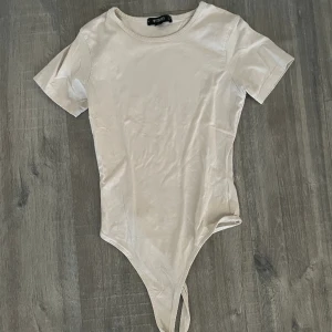 Bodytopp -  missguided topp. Använt plagget ett antal gånger, super fint till sommarn!