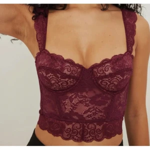 Röd spets topp - Jätte fin och trendig spets topp😍🙃