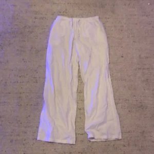 Fina linne byxor i bra skick🤍 - Har bara används 1 gång så väldigt bra skick