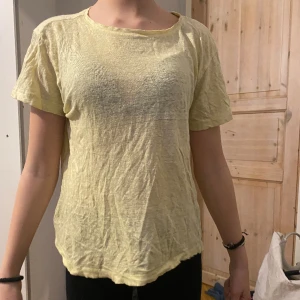 T-shirt - En helt vanlig Gul basic t-shirt
