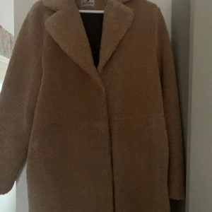 Teddy kappa - En Teddy jacka / kappa i storlek M. 