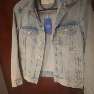 Jeansjacka  - Jeansjacka från sellpy 