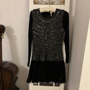 Pinko Up tyll och paljett skinn petats klänning ny! - Storlek 10-12 år. Från det exklusiva märket Pinko up