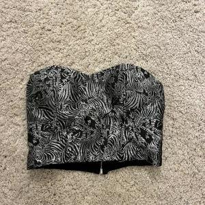 Party topp  - Super cool silvrig ”korsett” topp🫶🏼