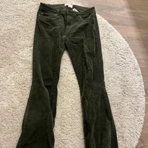 Jeans  - Kattigaste gröna byxorna från only🔥