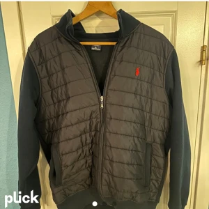 Ralph lauren jacka - Ralph lauren jacka, passar dig som är runt 185. Skriv ifall du har frågor 
