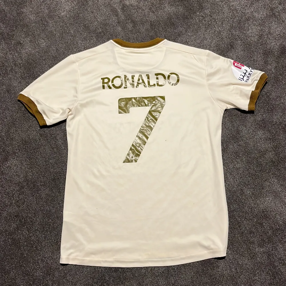Skön Ronaldo tröja. T-shirts.