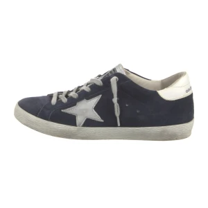 Golden goose  - Hej🙌 säljer nu dessa Golden goose som är i ny skick👍 tveka inte på att höra av dig om du har några eventuella funderingar🙌