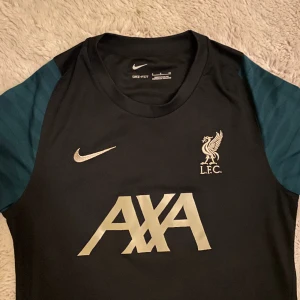 Liverpool fotbollströja - Den passar både S/M