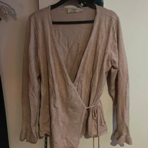 Kofta - Aldrig använd, lite stor i storleken 