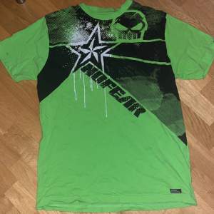 En neon grön No fear t-shirt som inte kommer till användning längre, använd 6-7 gånger för länge sedan men i väldigt bra skick! Storlek M i herr