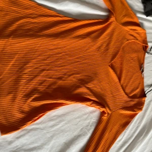 Orange tröja  - Jätte fin använt 1 gång , fraktar inte ! 