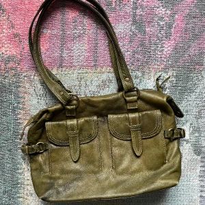 Väska - Väska från WERA köpt på sellpy för 700, har aldrig använt den själv men den är i jätte bra skick! 