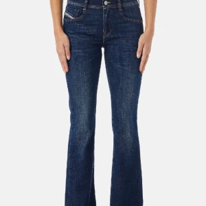 Lågmidjade disel jeans - Säljer dessa jättesnygga diseljeans som jag köpte på Plick då de var för små för mig. Skriv om ni vill ha fler bilder