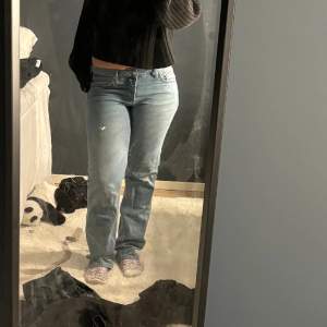 Super fina low waist jeans från lager 157c inga defekter i storlek M, säljer för 250💗skriv för fler bilder