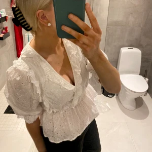 Blus  - Såå fin blus från na-kd🤍 Köpt i maj och är sparsamt använd!