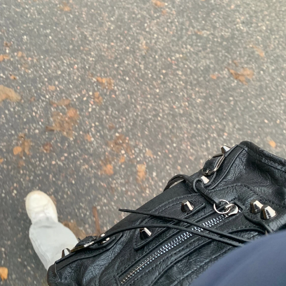 Liknande Balenziaga  - 90