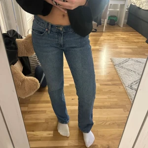 Jeans - A-brand Jeans storlek 27. Jag är 168cm