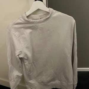 These Glory Days  - Jag säljer en tröja som är knappt använd. Har hängt i garderoben ett tag  St s