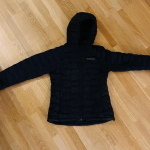Peak jacka  - Peak jacka använd 3 månader str vuxen S