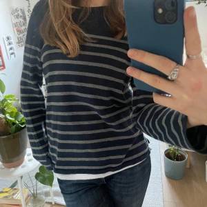 Söt randig tröja - Super söt tröja som passar till allt! Skriv för fler bilder💕