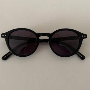 Snygga svarta solglasögon från Corlin Eyewear. Nypris 1299, har inga skador eller repor 
