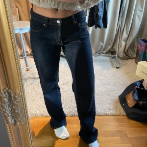 Byxor från Gina tricot  - Säljer dessa jätte fina byxorna från Gina tricot i strl 36, då dom tyvärr är för stora för mig. Alledes nya, endast provade. Den sista bilden är lånad. 