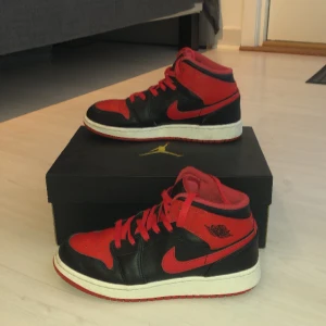 Air Jordan 1 mid - Storlek 38,5  Använda