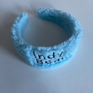 Diadem indy beauty  - Blått diadem från indy beauty, aldrig använt 