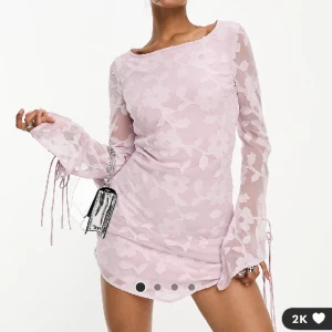 Superfin ljusrosa klänning från Asos! - Helt oanvänd, säljer då jag inte hann returnera och klänningen var för stor för mig!