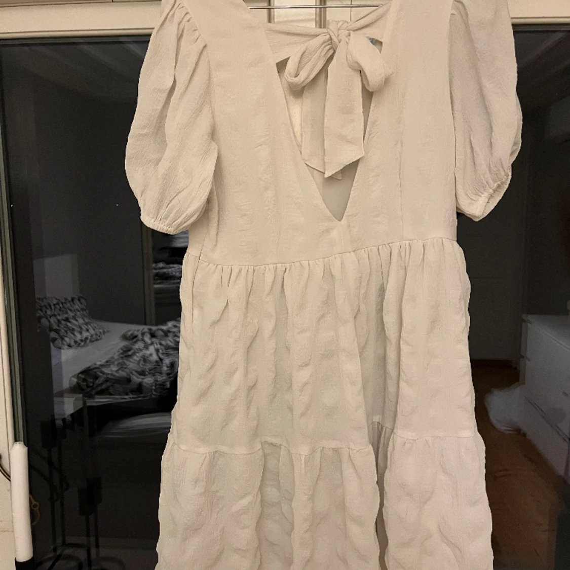 Klänning m öppen rygg - 90