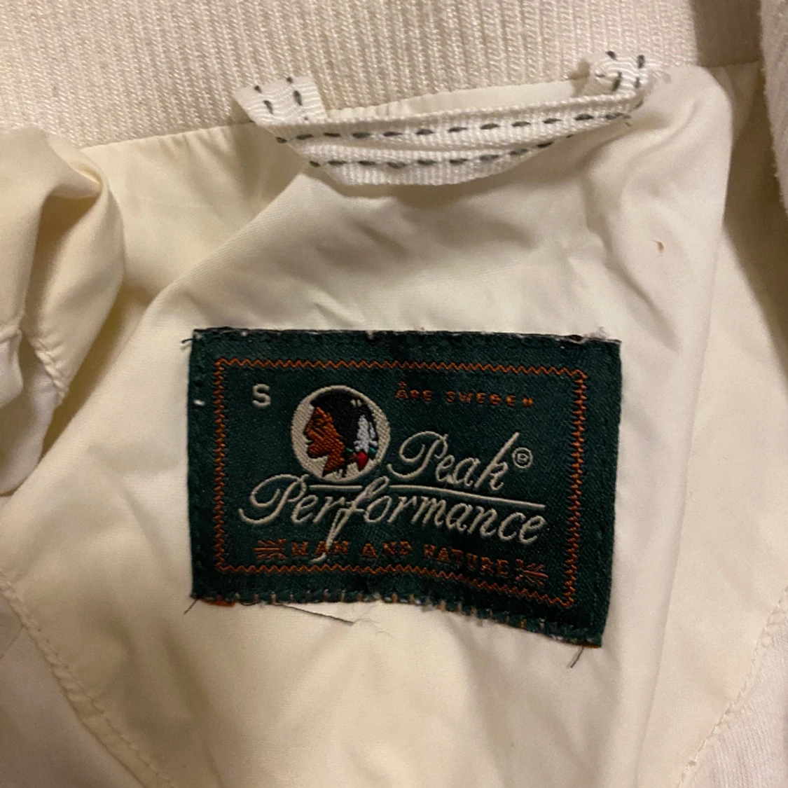 Tuff vårjacka av peak performance  - 91