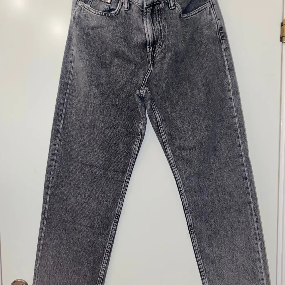 Hej, Mörk gråa jeans från H&M. 8/10 skick, . Jeans & Byxor.