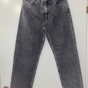 Hej, Mörk gråa jeans från H&M. 8/10 skick, 