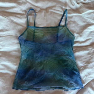 Y2k mesh topp S/M - En see through vintage mesh topp o fint turkost mönster! Passar S/M.   Köparen står för frakten!