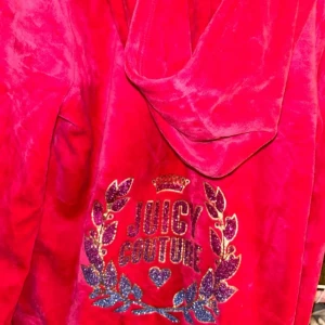 Juicy couture hoodie  - Nästan aldrig använd. Säljer separat och i set. Pris är lite diskuterbart.