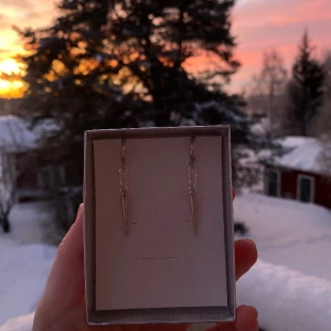 Extra spike  - 29kr per par, nickelfria, finns flera i lager 😊 kolla gärna in min instragram ”ebnorth” där jag främst sköter försäljningen💗 