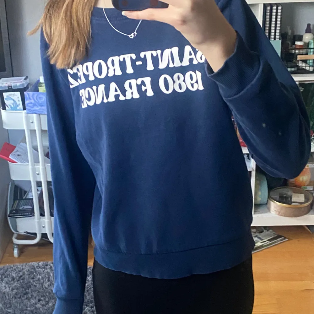 Fin tröja från zara. Storlek small. Kommer inte till användning. . Hoodies.