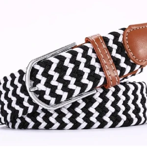 Flätat bälte - Säljer detta flätade skärp i färgerna svart på ch vit. Bältet är 105 cm och lång bara testats. Hör av dig ifall du har någon fundering elr liknande! 