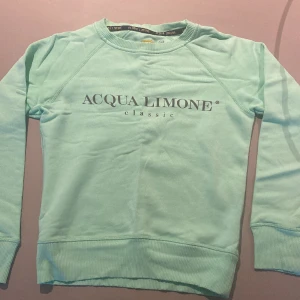 Acqua Limone tröja🤍 - En nästan helt oanvänd acqua limone tröja som har använts typ 3-4 gånger så den är som ny!🤍Passar på både killar och tjejer🤍 storleken är xxs och är i väldigt fint skick då ja nästan aldrig använt den🤍