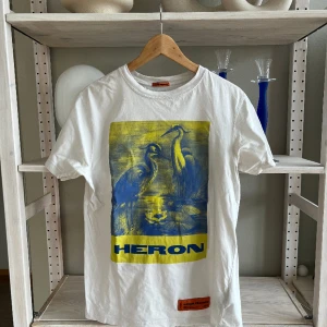 Heron Preston T-shirt - Skick: 7/10 Storlek: S passar M/S Tveka inte att höra av er vid fler frågor!