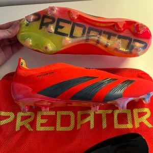 Adidas Predator Elite Laceless ”LIMITED EDITION” - Säljer nu mina Adidas Predator som är ENDAST använda 1 träning på konstgräs. Skicket är fortfarande 9.5/10. Storlek 44,5 1800 kr